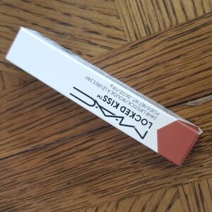 MAC Locked Kiss 24 Hour - Extra Chili 99